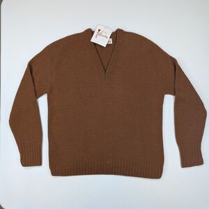 NWT Vintage Bradley Knitwear Orlon acrylic, neutral brown v-neck sweater. Medium